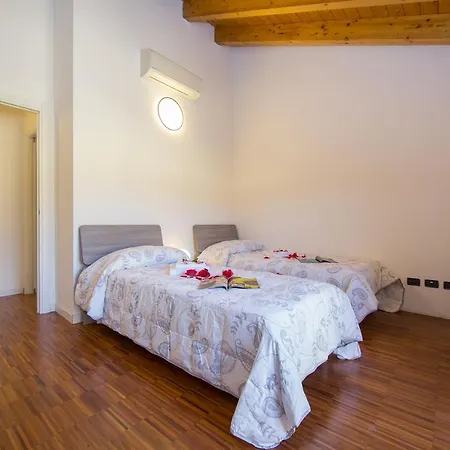 Sleeps 7 Pool Air Con Casa vacanze *