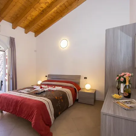 Sleeps 7 Pool Air Con *