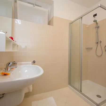 Sleeps 7 Pool Air Con Casa vacanze *