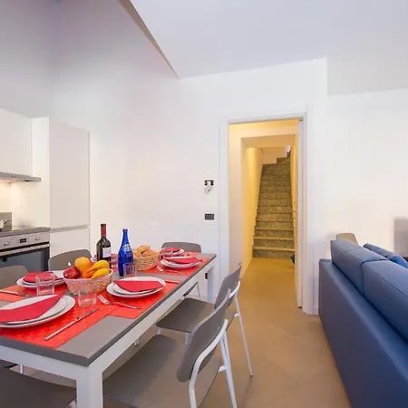 Sleeps 7 Pool Air Con